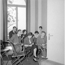 Centre de l'Enfance de Longchamp : réunion d'adultes
