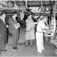 Régie Renault : la chaîne de montage des Dauphines