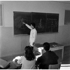 Lycée-pilote mixte de Montgeron. Le cours de géométrie.