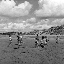 Ligue française de l'Enseignement : camp familial de vacances, la plage