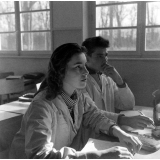 Lycée-pilote mixte de Montgeron. Deux élèves attentifs pendant un cours.