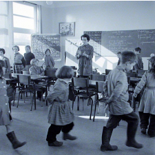 Ecole primaire. Jeu dans la classe.