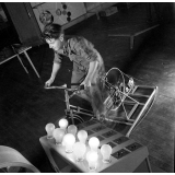 Exposition IPN, Londres : expérience sur l'électricité (dynamo)
