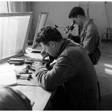 Ecole Estienne : le travail de précision en atelier : le travail au poinçon