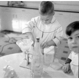 Ecole maternelle de Paris, l'enseignement ménager. L'apprentissage culinaire.