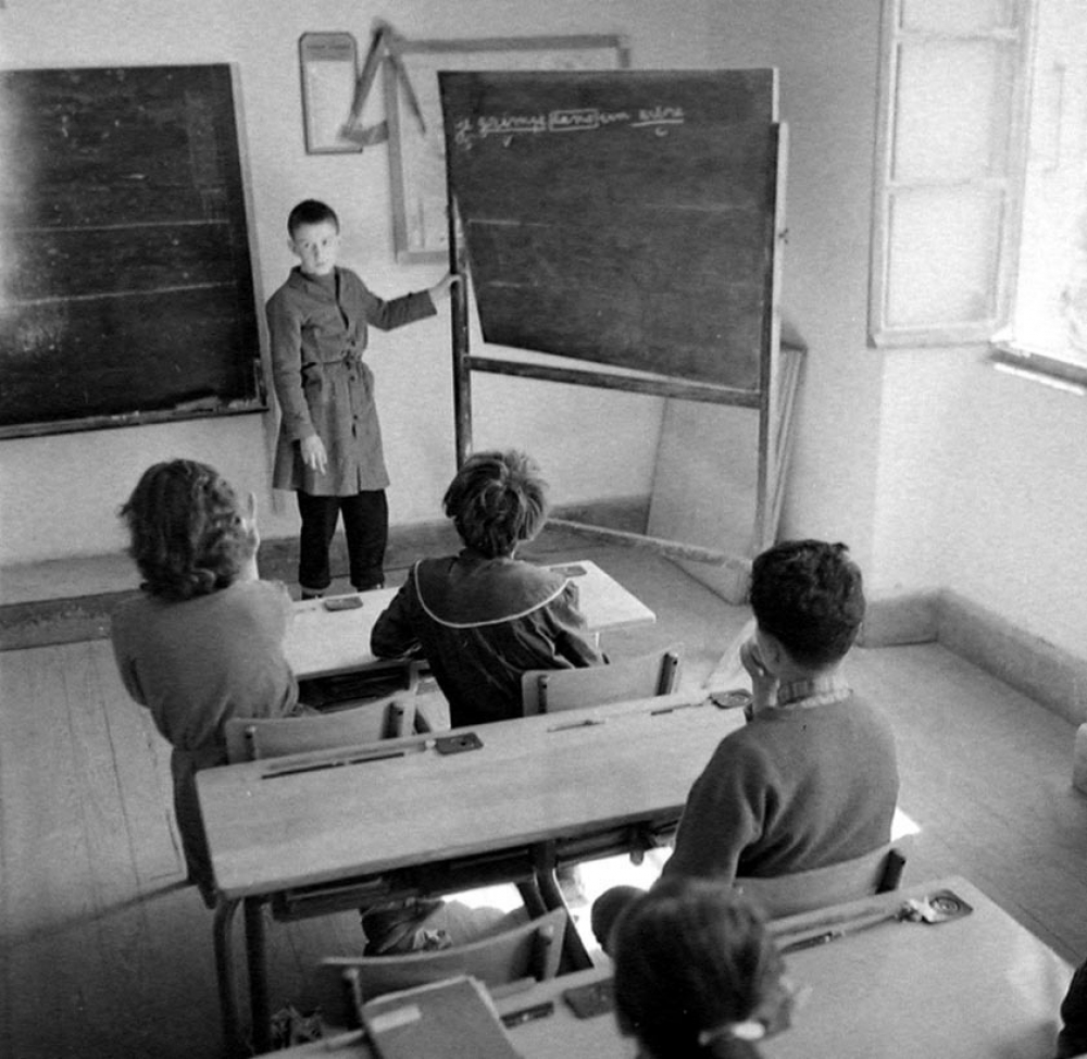 Ecole primaire : Un élève au tableau