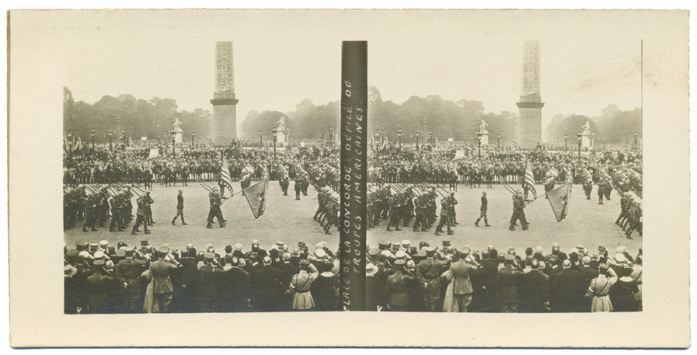 Place de la Concorde : défilé de troupes américaines.
