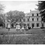 Lycée de jeunes filles de Fontainebleau - L'école maternelle : ronde enfantine 