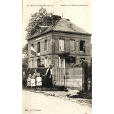 La Rue-Saint-Pierre (S.-Inf.) - La Mairie et l'Ecole Communale.