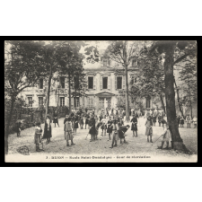 3 - Dijon - Ecole Saint-Dominique - Cour de Récréation.