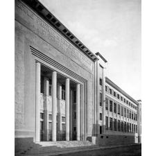 Ecole Pratique de Commerce et d'Industrie et Primaire Supérieure de Nîmes.