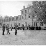 Institution publique d'éducation surveillée Saint-Maurice : Détente dans la cour