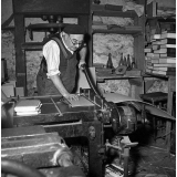 Bibliobus de la Seine et Oise : atelier de reliure de la rue Thuillier