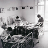 Sanatorium des étudiantes : Vence : Etudiantes dans leur chambre