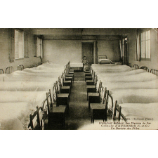 Orphelinat National des chemins de fer - Colonie d'Avernes (S.-&-O.) Un Dortoir des Filles.