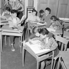 Coopératives scolaires : lecture de livres d'art en classe