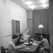 Centre National d'Enseignement Par Correspondance, Radio et Télévision. L'enregistrement de cours.