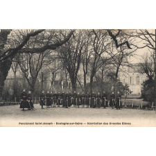 Pensionnat Saint-Joseph - Boulogne-sur-Seine - Récréation des Grandes Elèves.