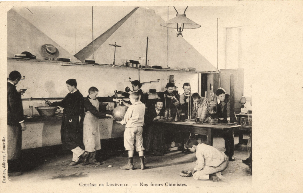 Collège de Lunéville - Nos futurs Chimistes.