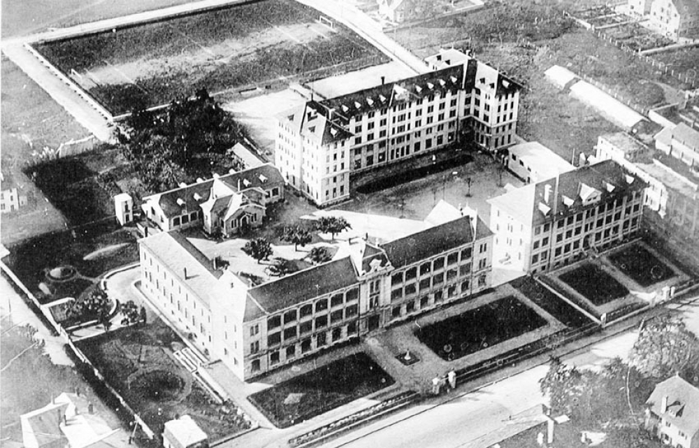 Ecole Nationale d'Horlogerie. Petite Mécanique - Électricité. Ecole Primaire Supérieure Préparatoire. Cluses (Haute-Savoie). 1937.