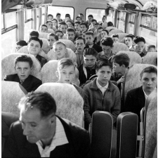 Voyage scolaire de fin d'année : Classe de garçons de Corbeil : Le Havre : Transport en car