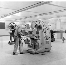 Ecole nationale d'enseignement technique de Montluçon : une machine du grand atelier