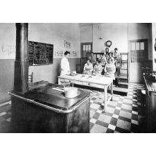École Rachel - Fondation Léonard Rosenthal. Écoles d'Enseignement Technique gratuites - Section Féminine, 8 Rue Quinault - Paris.