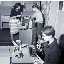 Collège-lycée technique Sophie Germain : la formation des secrétaires.