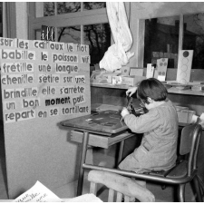Centre d'éducation de Lestrade : la rééducation des déficients visuels. L'apprentissage de l'écriture.