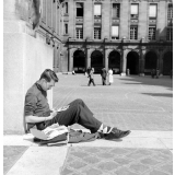 Vie étudiante à Paris : la cour de la Sorbonne, étudiants