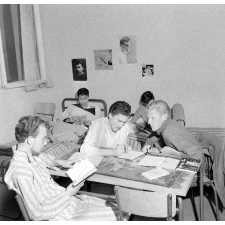 Lycée Le Verrier de Saint-Lô : chambre de lycéens.
