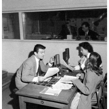 Enseignement audio-visuel. Lecture de documents pour la classe à la radio. Jean Deschamp.