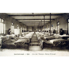 Ecole Saint-Joseph - Dijon - L'un des 7 Dortoirs : Dortoir St-Joseph.