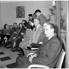 Centre d'accueil de l'I.P.N. : le public attentif lors d'une conférence.