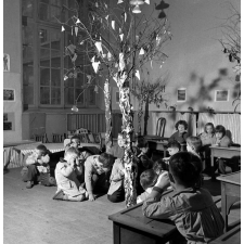 Ecole maternelle à Paris : mime sur un thème musical