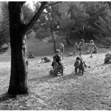 Colonie d'Erquy, œuvres laïques de la ville de Saint-Brieuc : jeux dans le parc