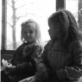Ecole primaire de la Seine, rue Robert Estienne : deux élèves.