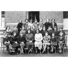 Ecole Primaire Supérieure de Jeunes Filles. Avesnes. 1932-1933.