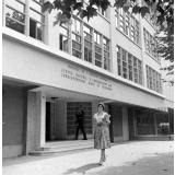 Centre National d'Enseignement Par Correspondance, Radio et Télévision. La façade.