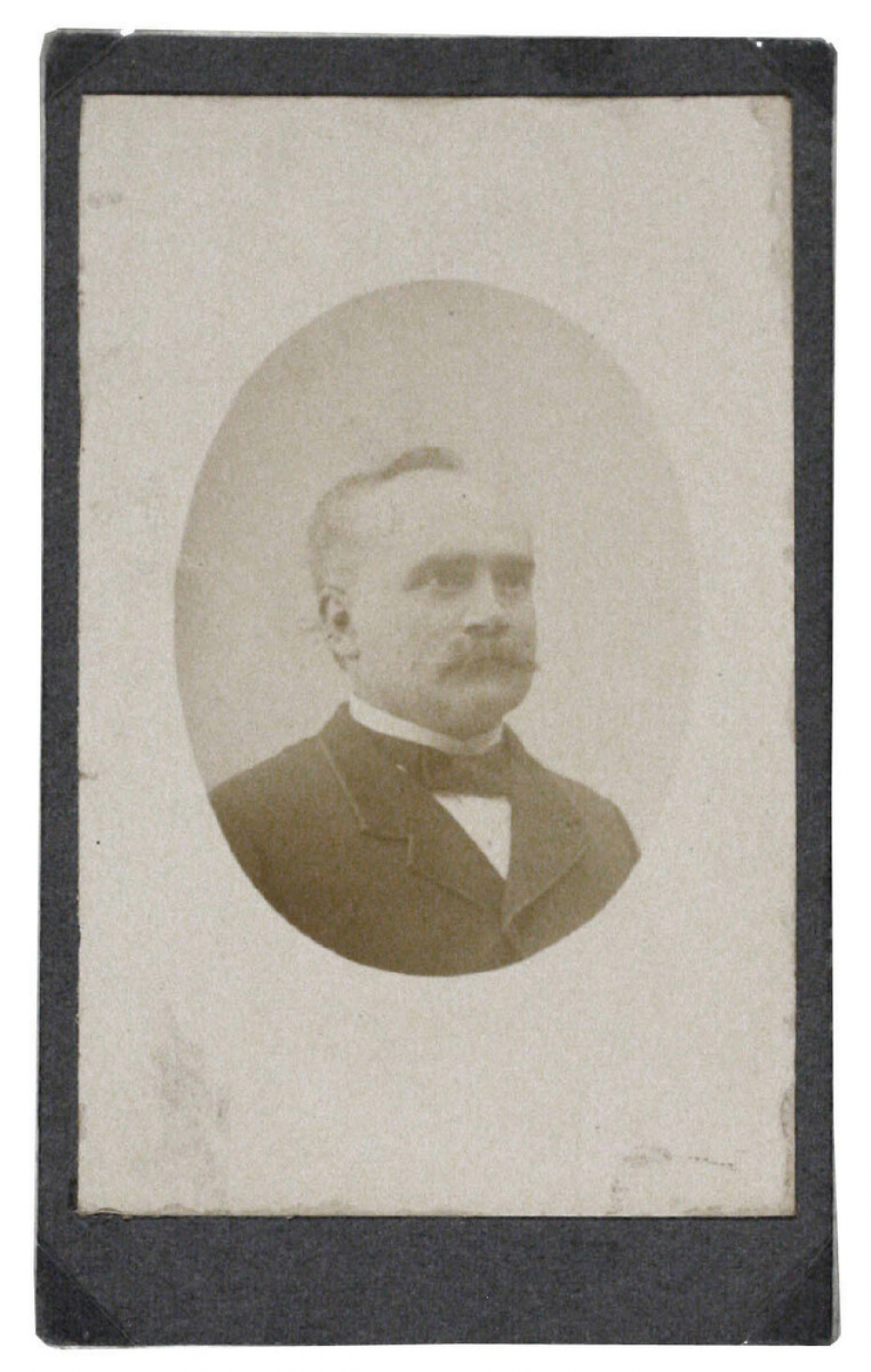 Portrait d'instituteur. 
