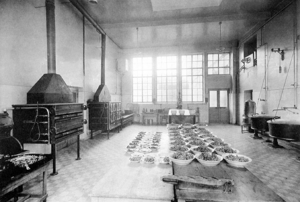 Ecole Nationale d'Arts et Métiers de Châlons-sur-Marne. (Marne). Octobre 1931.