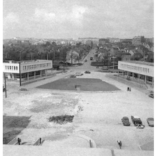 Vue générale sur un établissement scolaire. Travaux en cours d'achèvement.