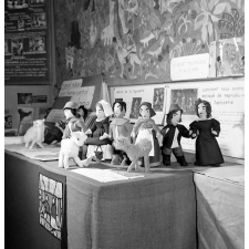 I.P.N. : exposition, Coopératives scolaires : travaux d'élèves.