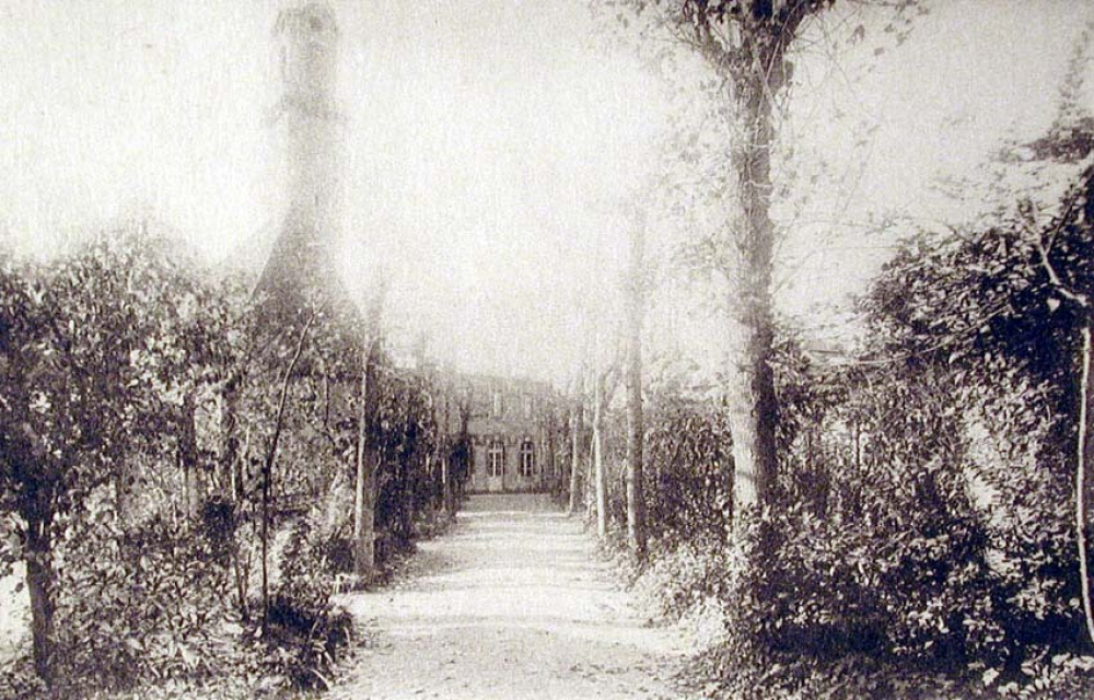 Souvenir des Noces de Diamant du Pensionnat Saint-Gilles - Moulins (Allier) Octobre 1853 - 20 Mai 1928.