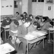 Cours de perfectionnement pour Nord-Africains : l'apprentissage du français