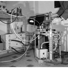 Ecole Nationale Supérieure d'Electrotechnique, d'Electronique et d'Hydraulique de Toulouse : l'oscillographe cathodique à haute tension.