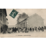 6 - Champagne - Sortie des Ecoles. 