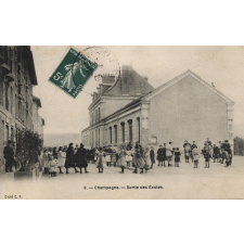 6 - Champagne - Sortie des Ecoles. 