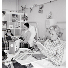 Sanatorium des étudiantes : Vence : Etudiantes dans leur chambre