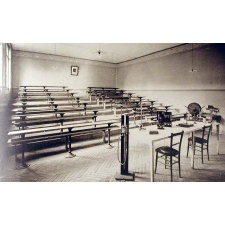 Ecole Primaire Supérieure de Jeunes Filles. Hirson 1929-1930.